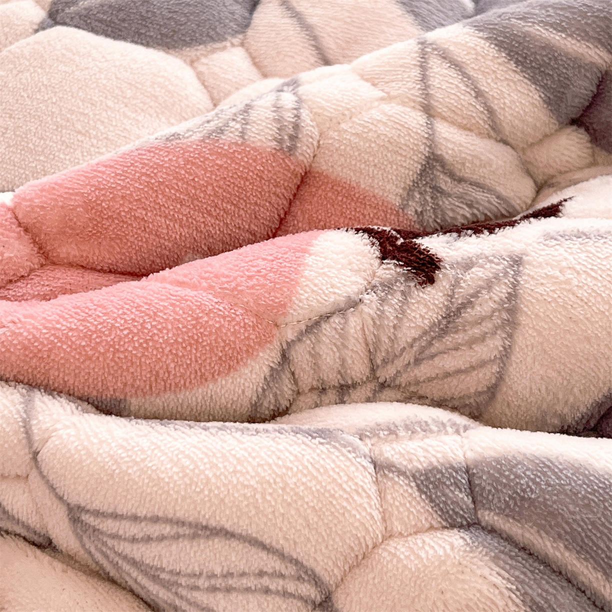 91家纺网 家纺一手货源 找家纺 慕木家纺 2025新款大床款牛奶绒印花床褥垫系列 床褥垫-伦伯特