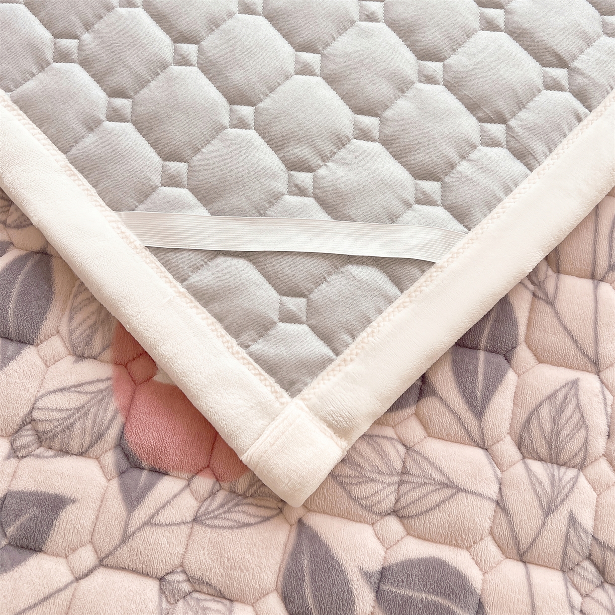 91家纺网 家纺一手货源 找家纺 慕木家纺 2025新款大床款牛奶绒印花床褥垫系列 床褥垫-伦伯特