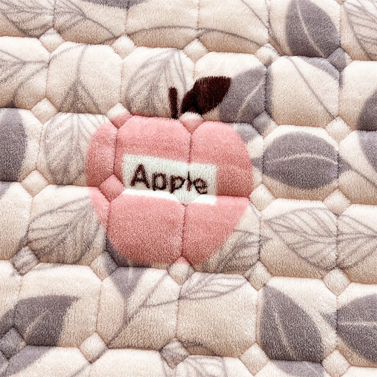 91家纺网 家纺一手货源 找家纺 慕木家纺 2025新款大床款牛奶绒印花床褥垫系列 床褥垫-伦伯特