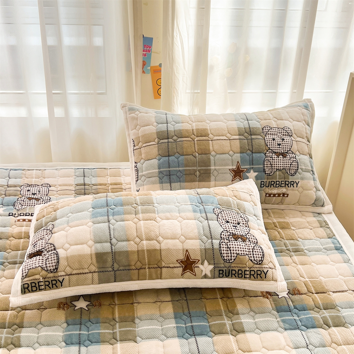 91家纺网 家纺一手货源 找家纺 慕木家纺 2025新款大床款牛奶绒印花床褥垫系列 床褥垫-绿格熊