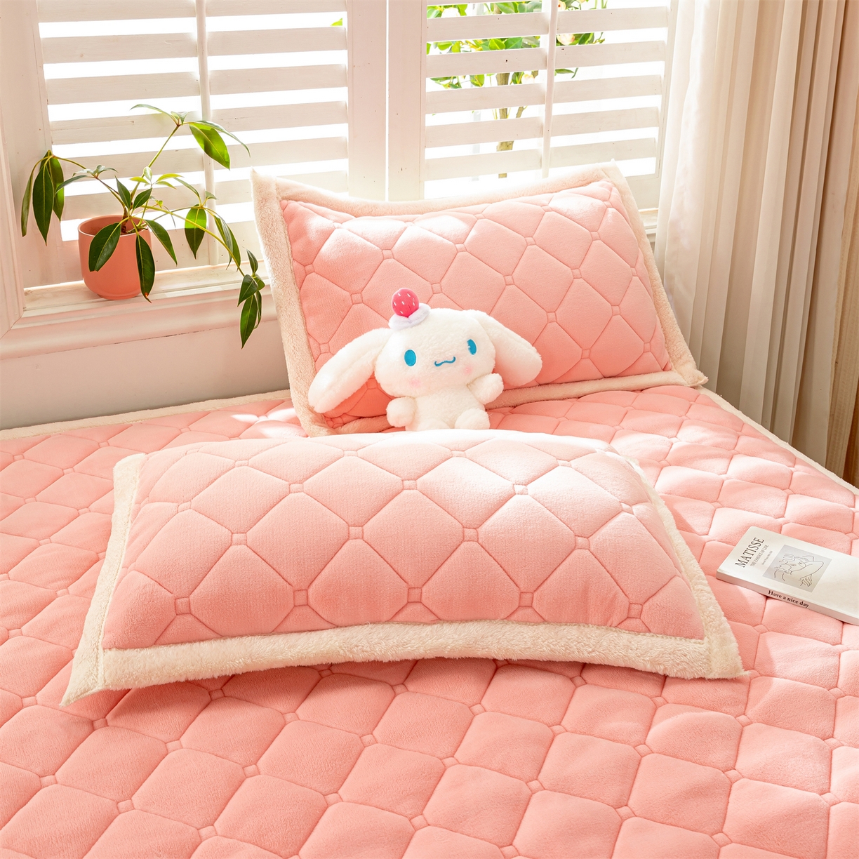 91家纺网 家纺一手货源 找家纺 慕木家纺 2025新款大床款牛奶绒印花床褥垫系列 床褥垫-嫩粉