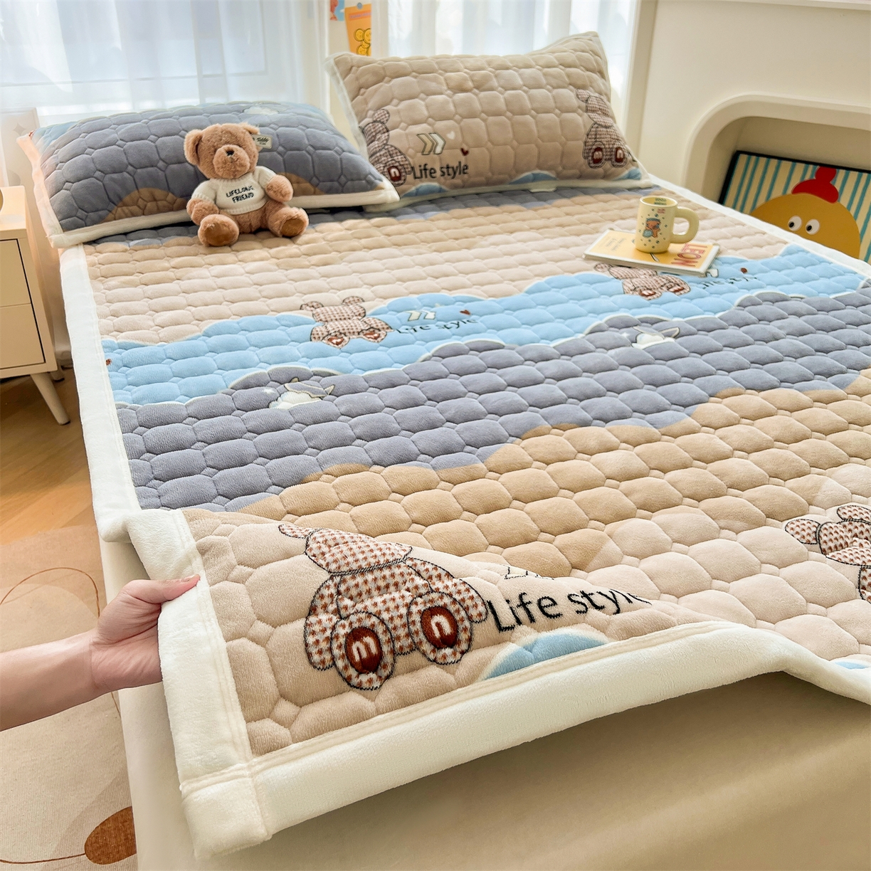 慕木家纺 2025新款大床款牛奶绒印花床褥垫系列 床褥垫-水波熊