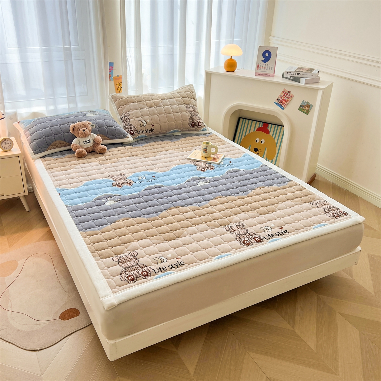 91家纺网 家纺一手货源 找家纺 慕木家纺 2025新款大床款牛奶绒印花床褥垫系列 床褥垫-水波熊