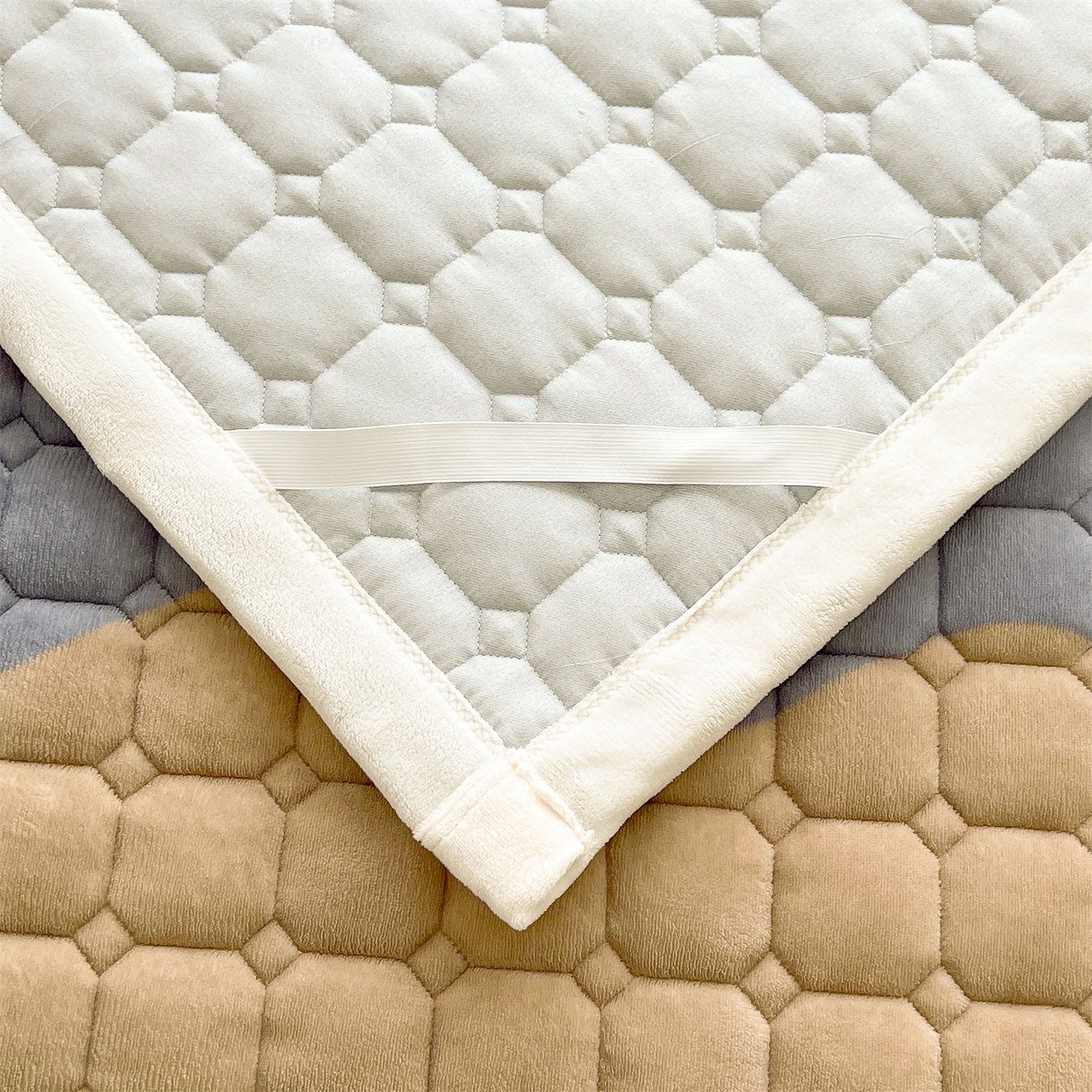 91家纺网 家纺一手货源 找家纺 慕木家纺 2025新款大床款牛奶绒印花床褥垫系列 床褥垫-水波熊