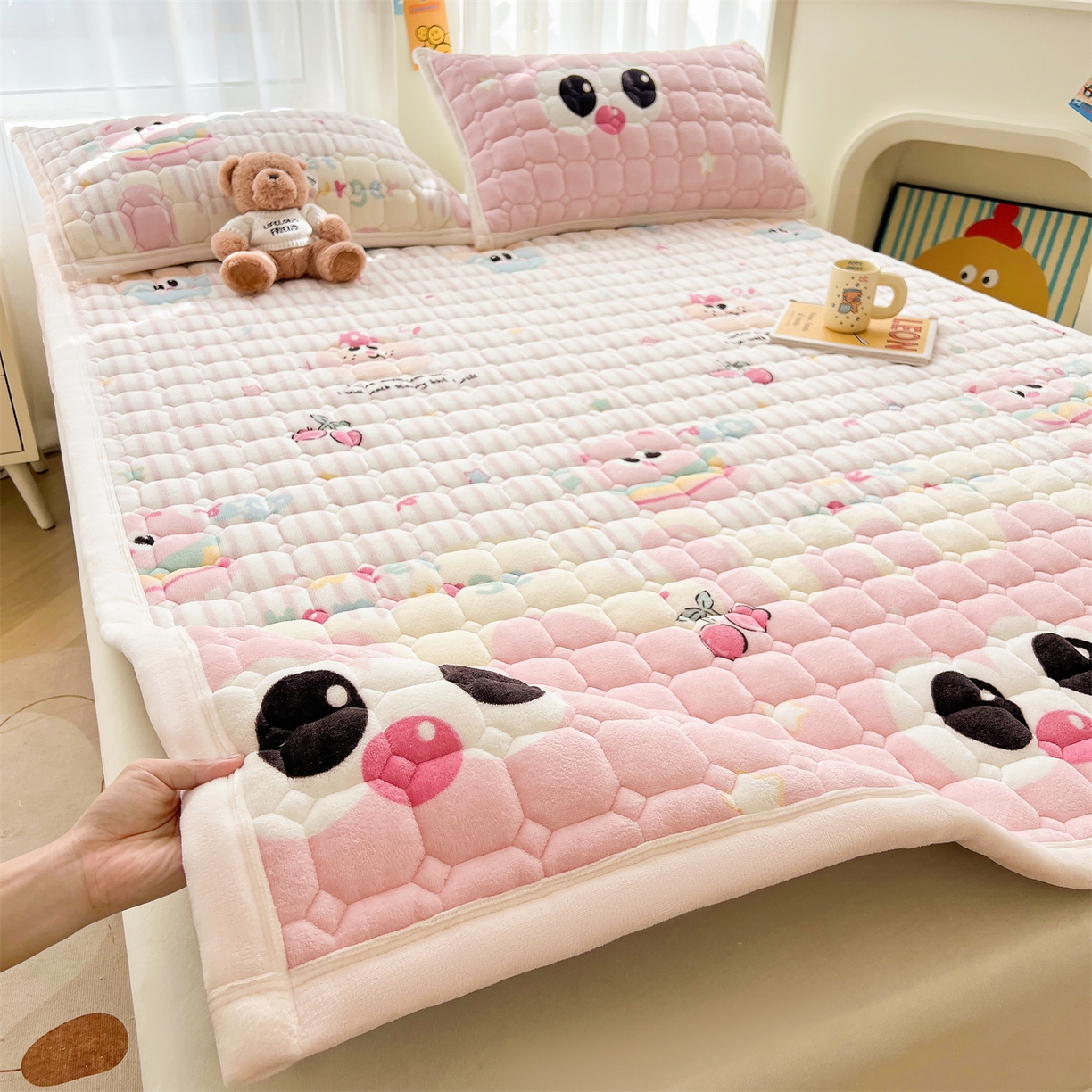 慕木家纺 2025新款大床款牛奶绒印花床褥垫系列 床褥垫-樱桃小猪