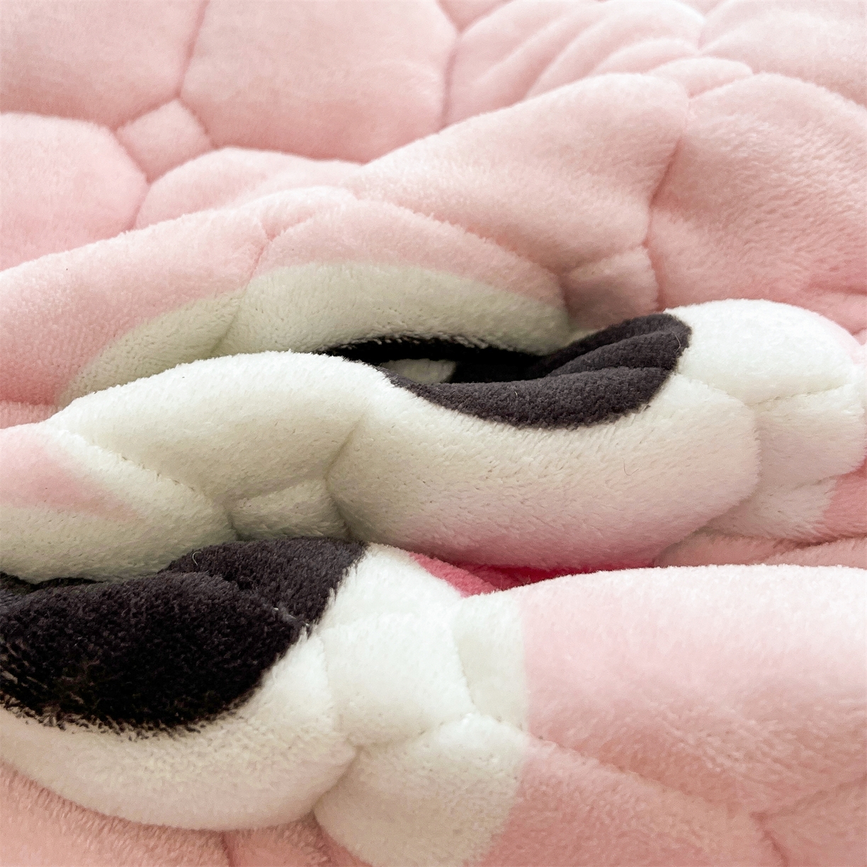 91家纺网 家纺一手货源 找家纺 慕木家纺 2025新款大床款牛奶绒印花床褥垫系列 床褥垫-樱桃小猪