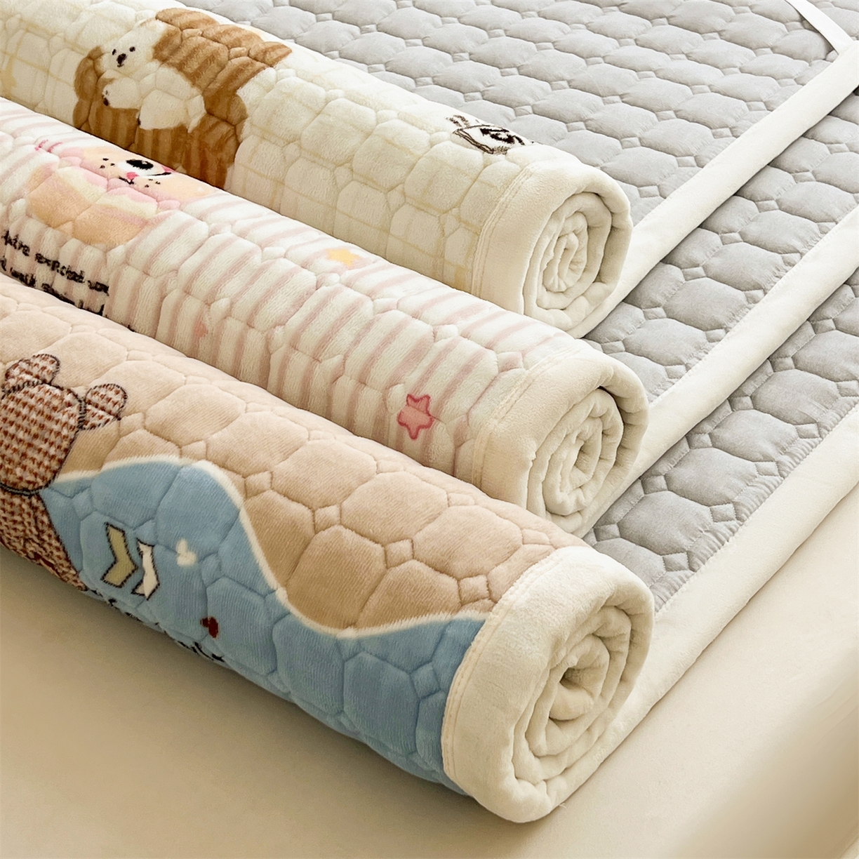 慕木家纺 2025新款大床款牛奶绒印花床褥垫系列 组合图仅供展示不可下单