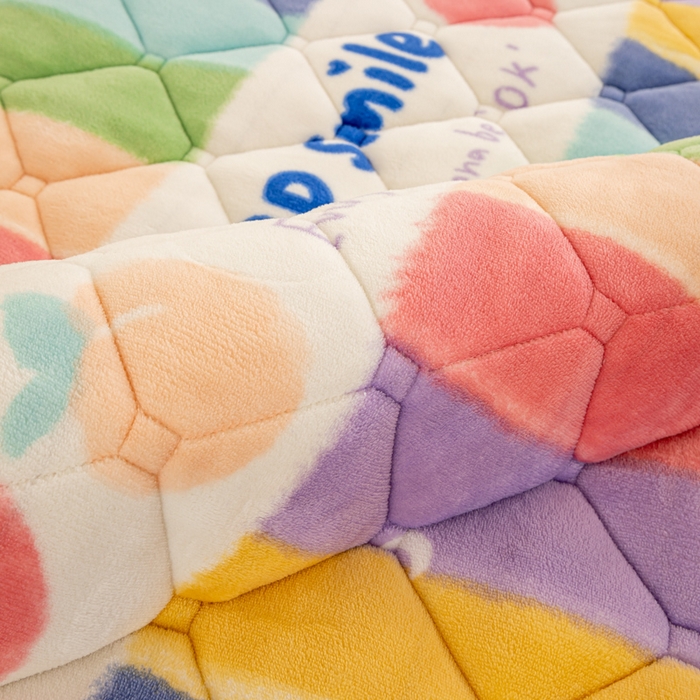 91家纺网 家纺一手货源 找家纺 慕木家纺 2025新款大床款牛奶绒印花床褥垫系列 床褥垫-彩虹条