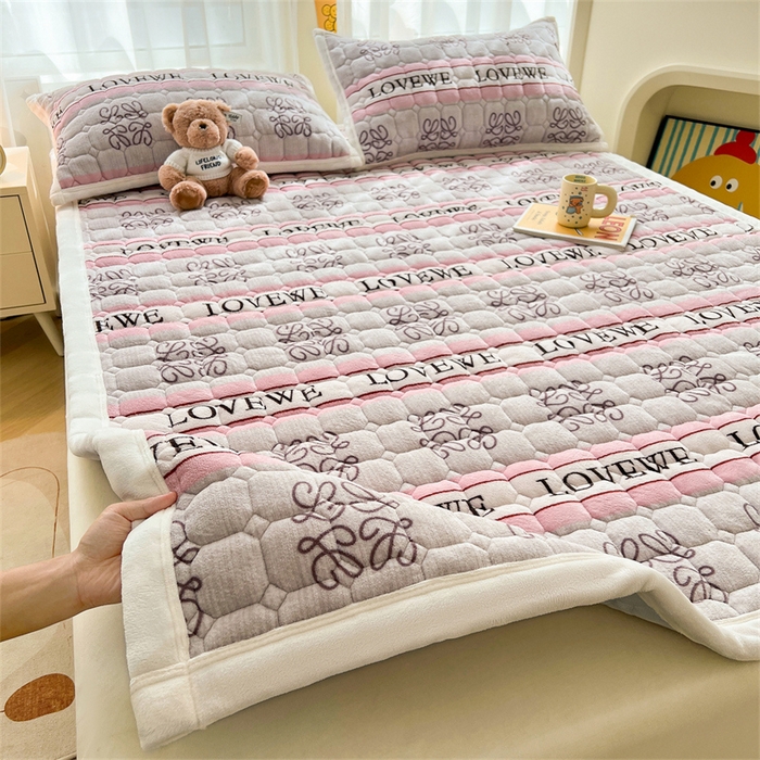 慕木家纺 2025新款大床款牛奶绒印花床褥垫系列 床褥垫-比心