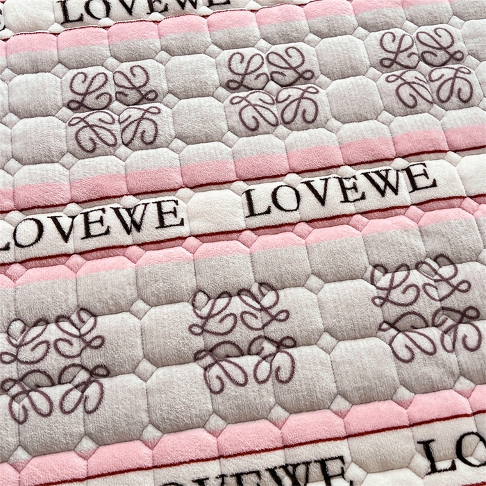 91家纺网 家纺一手货源 找家纺 慕木家纺 2025新款大床款牛奶绒印花床褥垫系列 床褥垫-比心