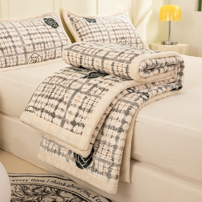 91家纺网 家纺一手货源 找家纺 慕木家纺 2025新款大床款牛奶绒印花床褥垫系列 床褥垫-黑玫瑰