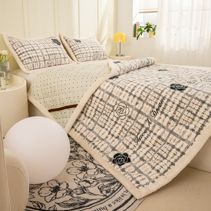 91家纺网 家纺一手货源 找家纺 慕木家纺 2025新款大床款牛奶绒印花床褥垫系列 床褥垫-黑玫瑰