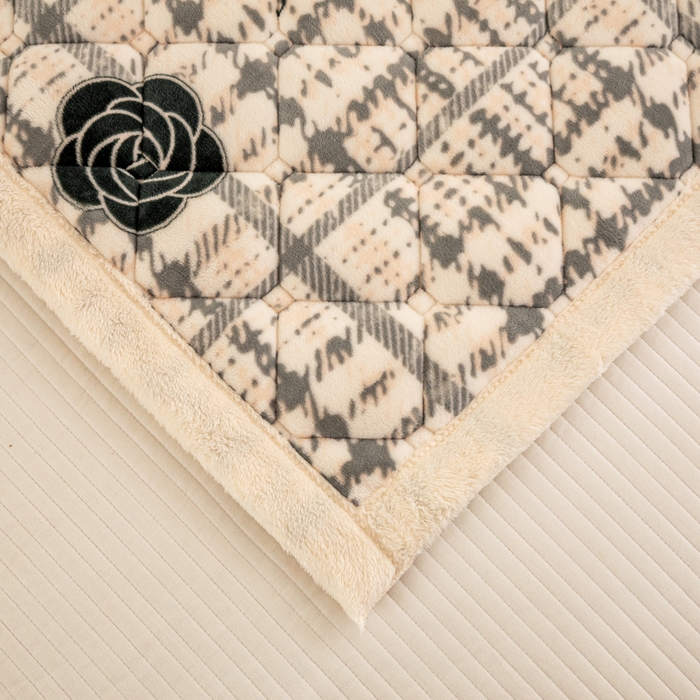 91家纺网 家纺一手货源 找家纺 慕木家纺 2025新款大床款牛奶绒印花床褥垫系列 床褥垫-黑玫瑰