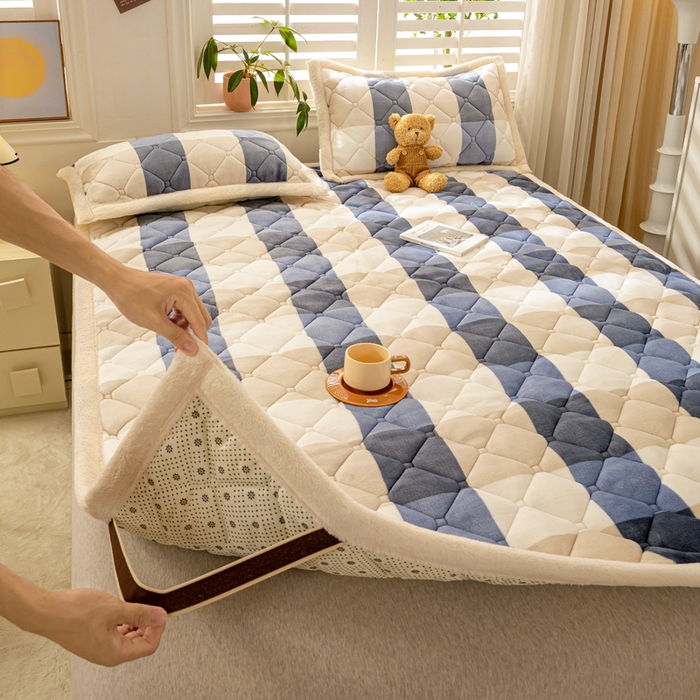 慕木家纺 2025新款大床款牛奶绒印花床褥垫系列 床褥垫-蓝大格