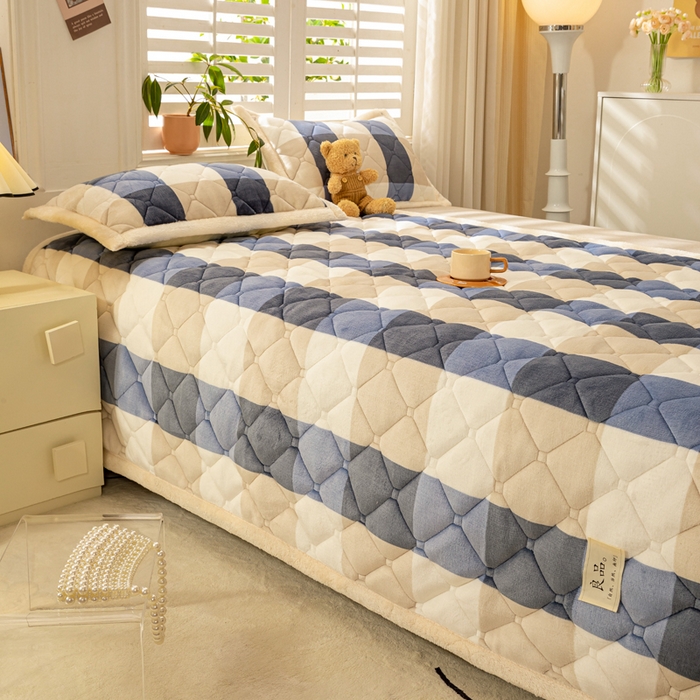 91家纺网 家纺一手货源 找家纺 慕木家纺 2025新款大床款牛奶绒印花床褥垫系列 床褥垫-蓝大格