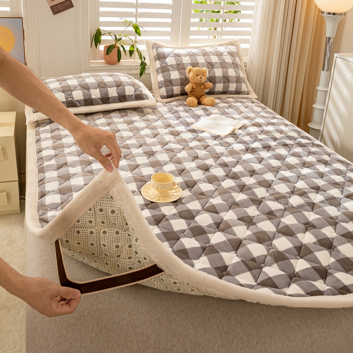 慕木家纺 2025新款大床款牛奶绒印花床褥垫系列 床褥垫-灰大格