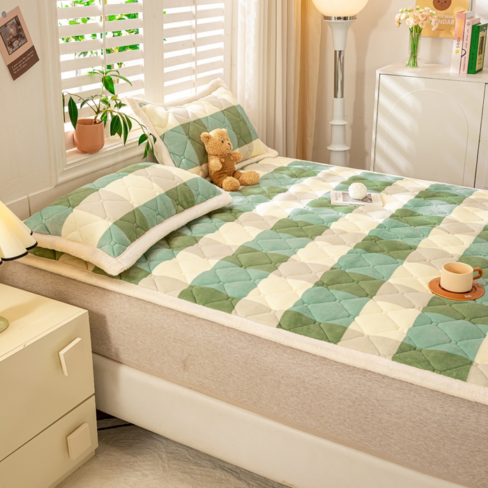 91家纺网 家纺一手货源 找家纺 慕木家纺 2025新款大床款牛奶绒印花床褥垫系列 床褥垫-绿大格