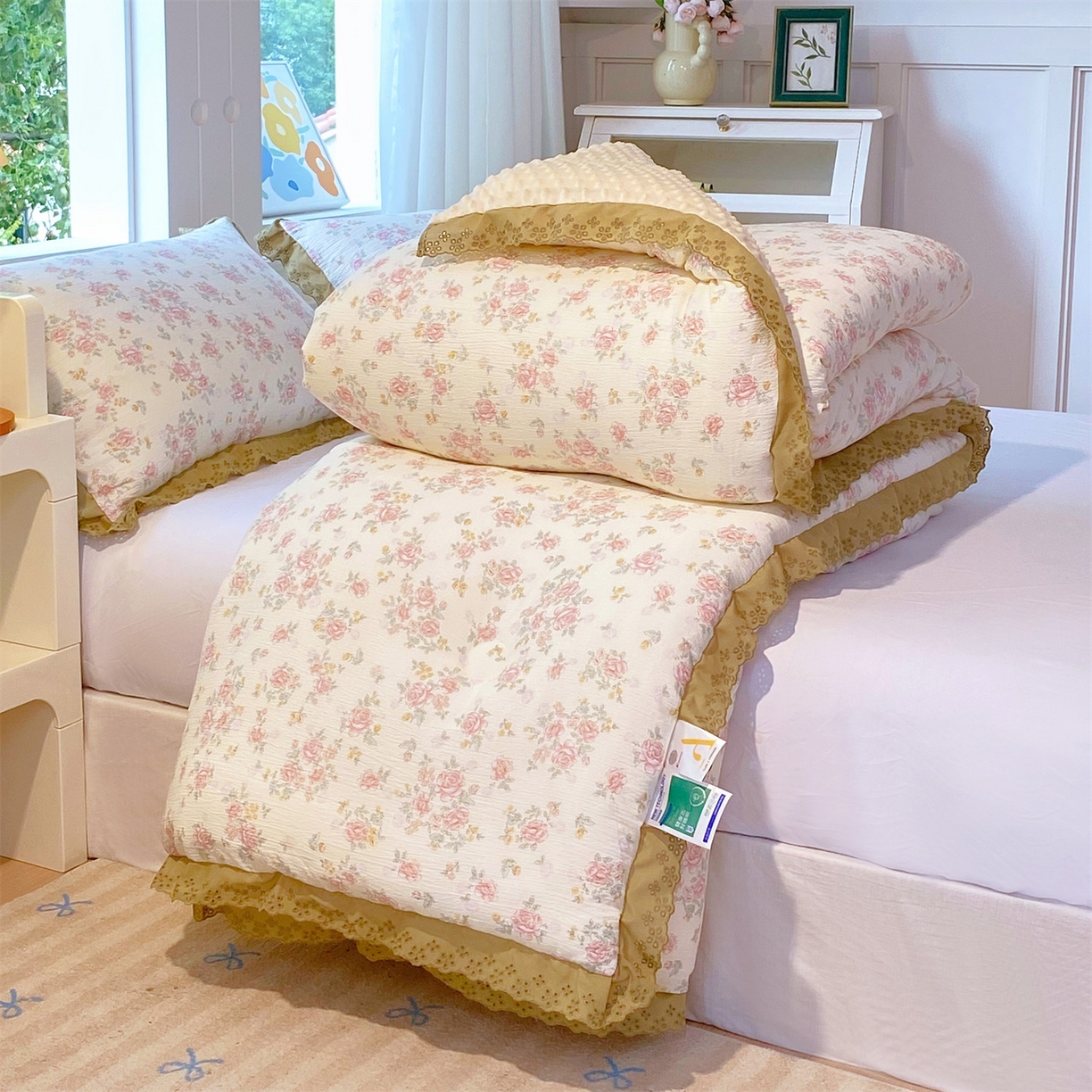 91家纺网 家纺一手货源 找家纺 宝士康家纺 2025新品豆豆绒小花边印花被子被芯冬被/秋冬被/被芯/跨境外贸 温柔乡