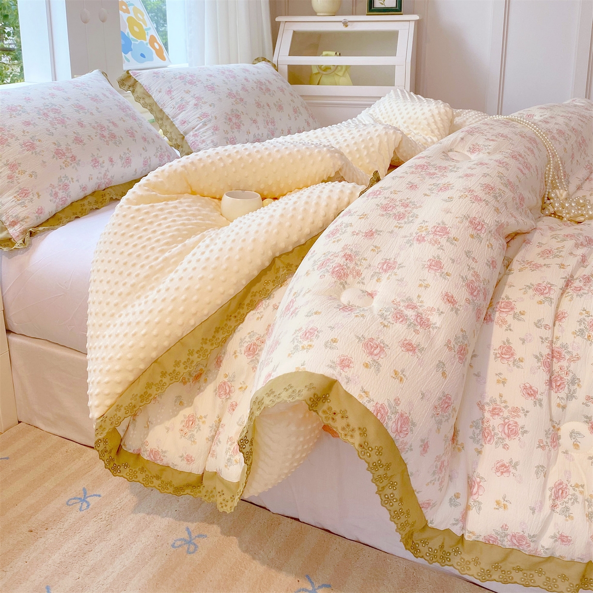 91家纺网 家纺一手货源 找家纺 宝士康家纺 2025新品豆豆绒小花边印花被子被芯冬被/秋冬被/被芯/跨境外贸 温柔乡