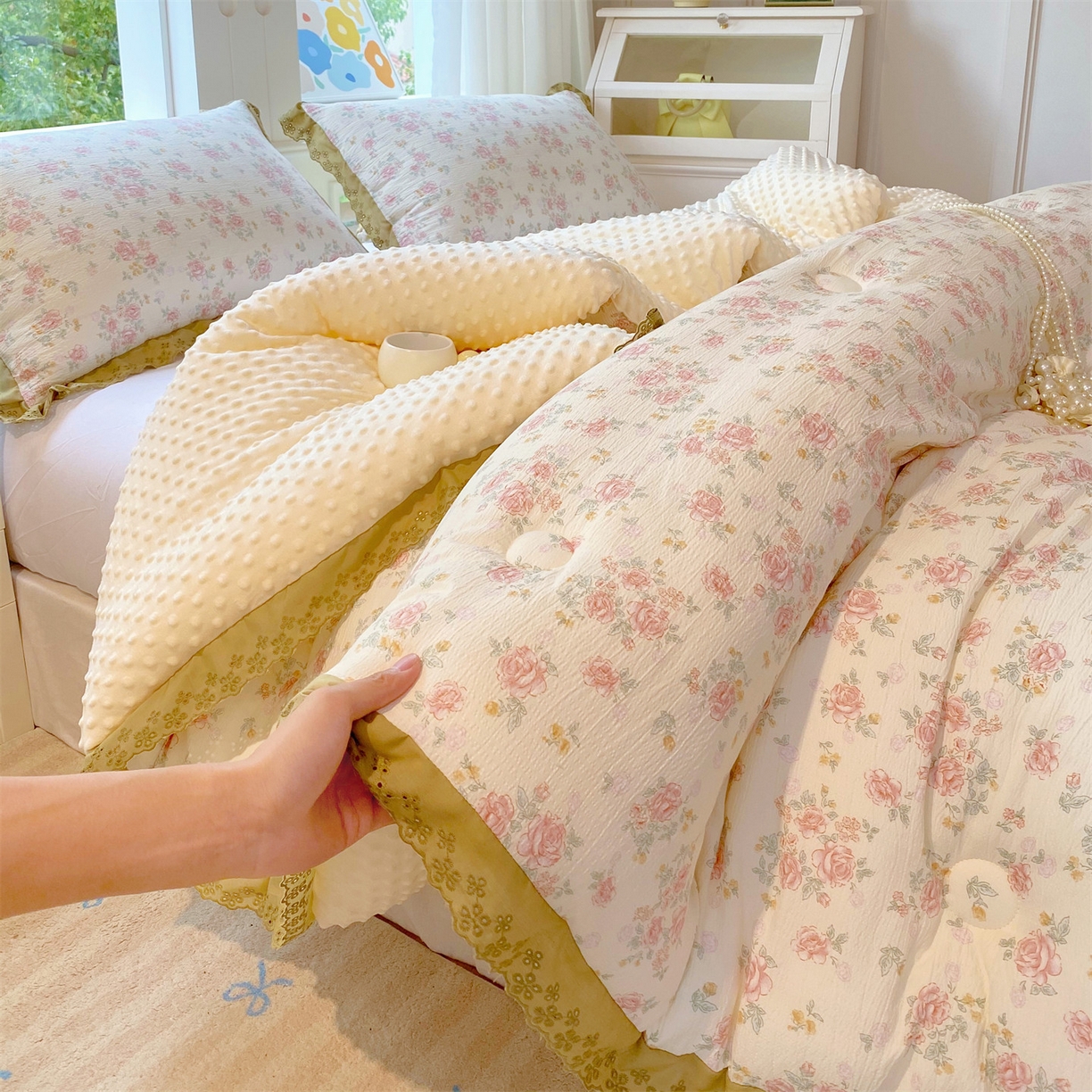 91家纺网 家纺一手货源 找家纺 宝士康家纺 2025新品豆豆绒小花边印花被子被芯冬被/秋冬被/被芯/跨境外贸 温柔乡