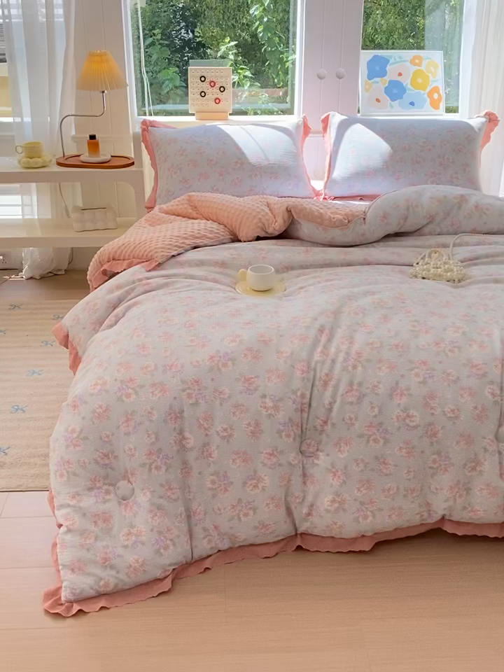 91家纺网 家纺一手货源 找家纺 （总）宝士康家纺 2025新品豆豆绒小花边印花被子被芯冬被/秋冬被/被芯/跨境外贸