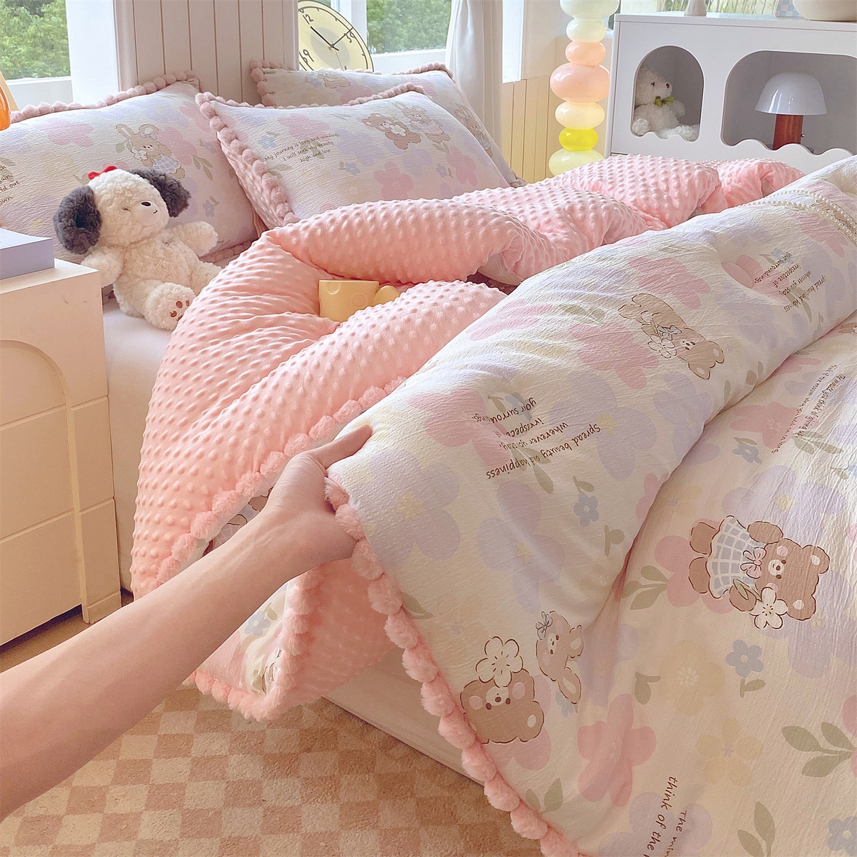 91家纺网 家纺一手货源 找家纺 宝士康家纺 2025新品毛球花边豆豆绒被子被芯冬被/春秋被/被芯/跨境外贸 花漾甜心