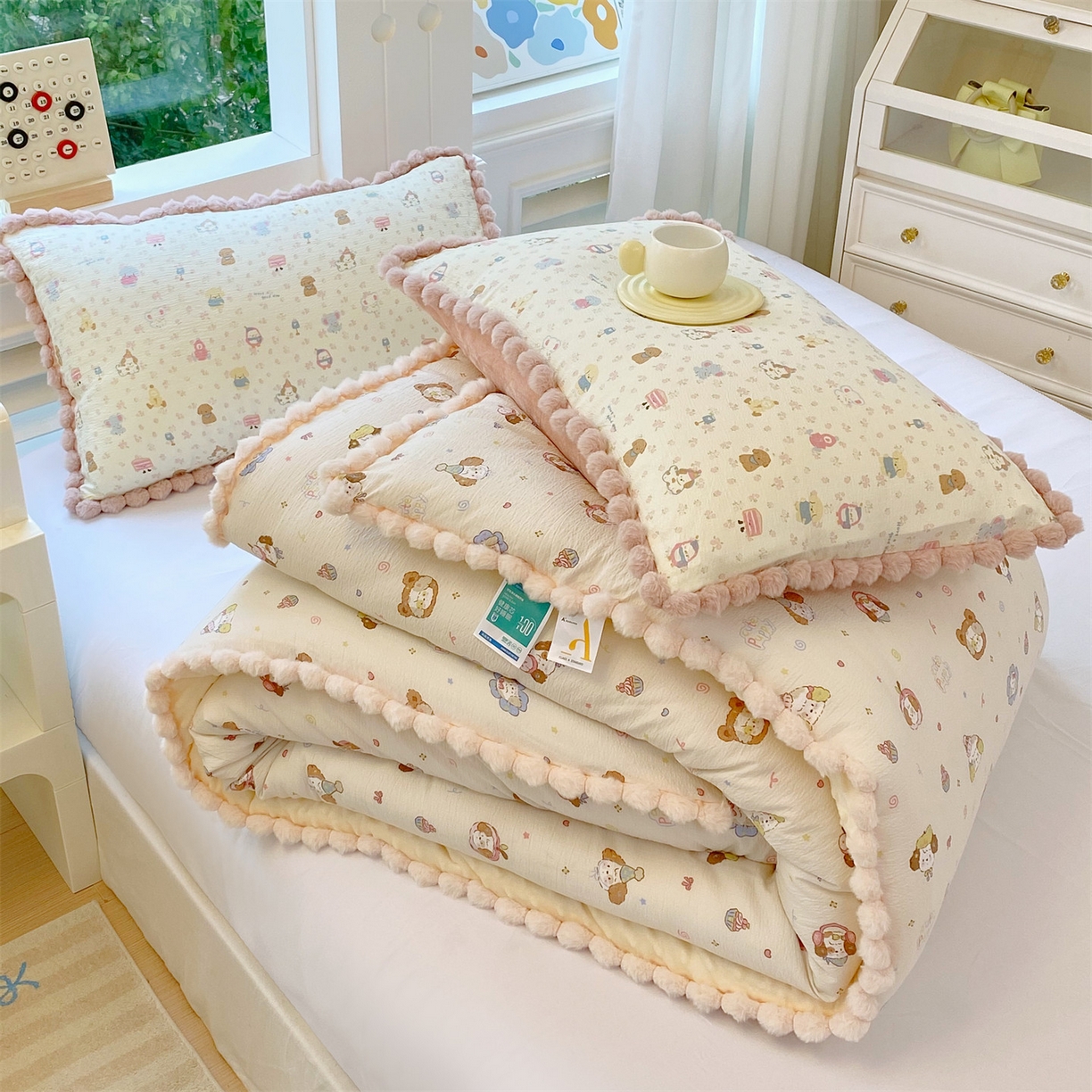 91家纺网 家纺一手货源 找家纺 宝士康家纺 2025新品毛球花边豆豆绒被子被芯冬被/春秋被/被芯/跨境外贸 松饼小狗