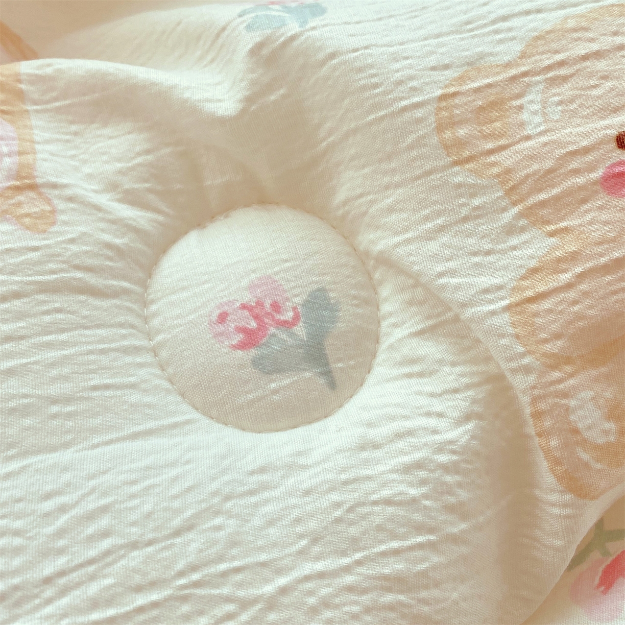 91家纺网 家纺一手货源 找家纺 宝士康家纺 2025新品毛球花边豆豆绒被子被芯冬被/春秋被/被芯/跨境外贸 花乡小熊