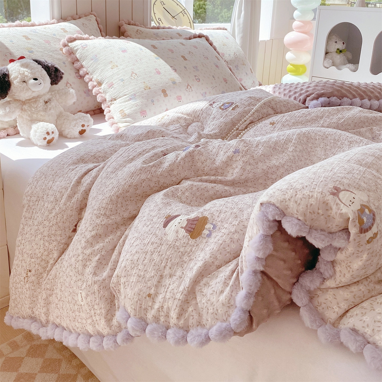 91家纺网 家纺一手货源 找家纺 宝士康家纺 2025新品毛球花边豆豆绒被子被芯冬被/春秋被/被芯/跨境外贸 花间采趣