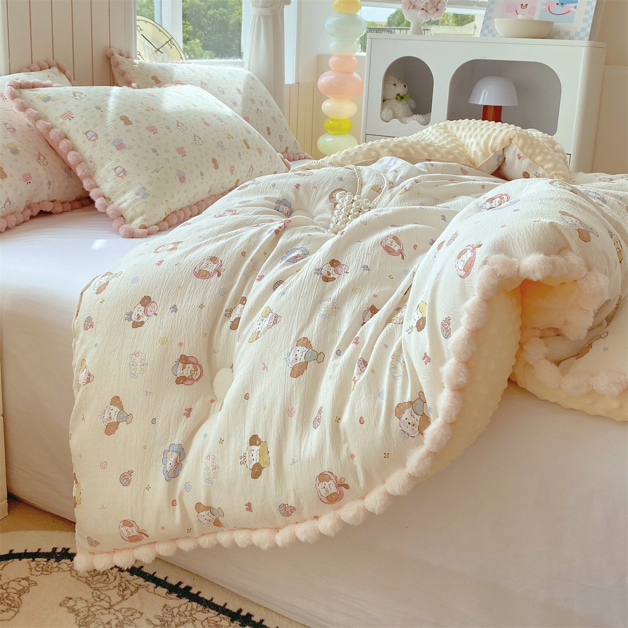 91家纺网 家纺一手货源 找家纺 宝士康家纺 2025新品毛球花边豆豆绒被子被芯冬被/春秋被/被芯/跨境外贸 松饼小狗