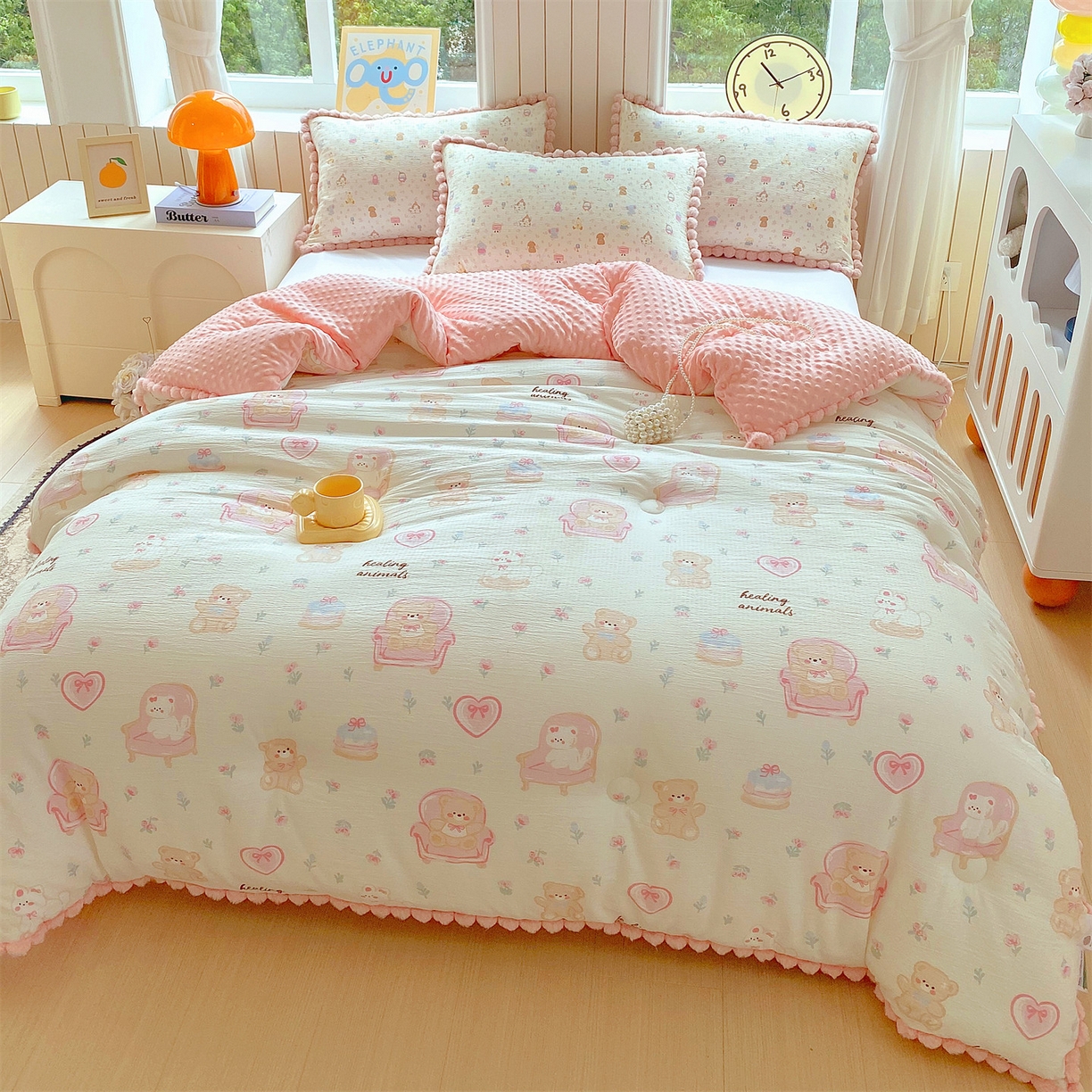 91家纺网 家纺一手货源 找家纺 宝士康家纺 2025新品毛球花边豆豆绒被子被芯冬被/春秋被/被芯/跨境外贸 花乡小熊