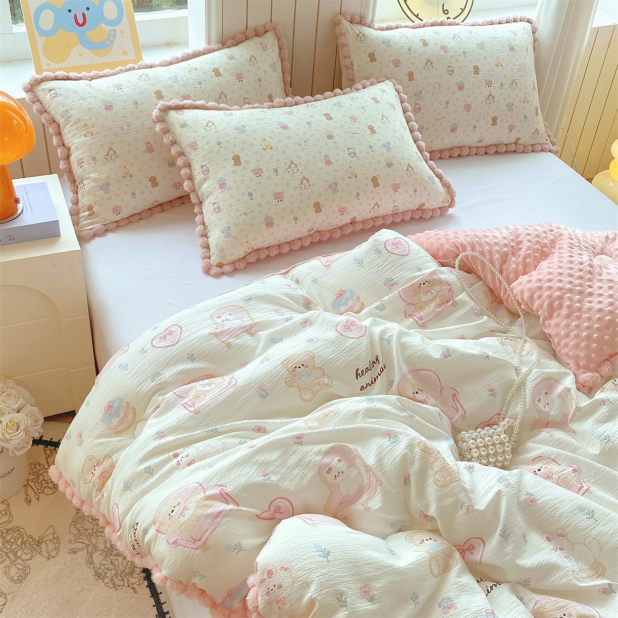 91家纺网 家纺一手货源 找家纺 宝士康家纺 2025新品毛球花边豆豆绒被子被芯冬被/春秋被/被芯/跨境外贸 花乡小熊