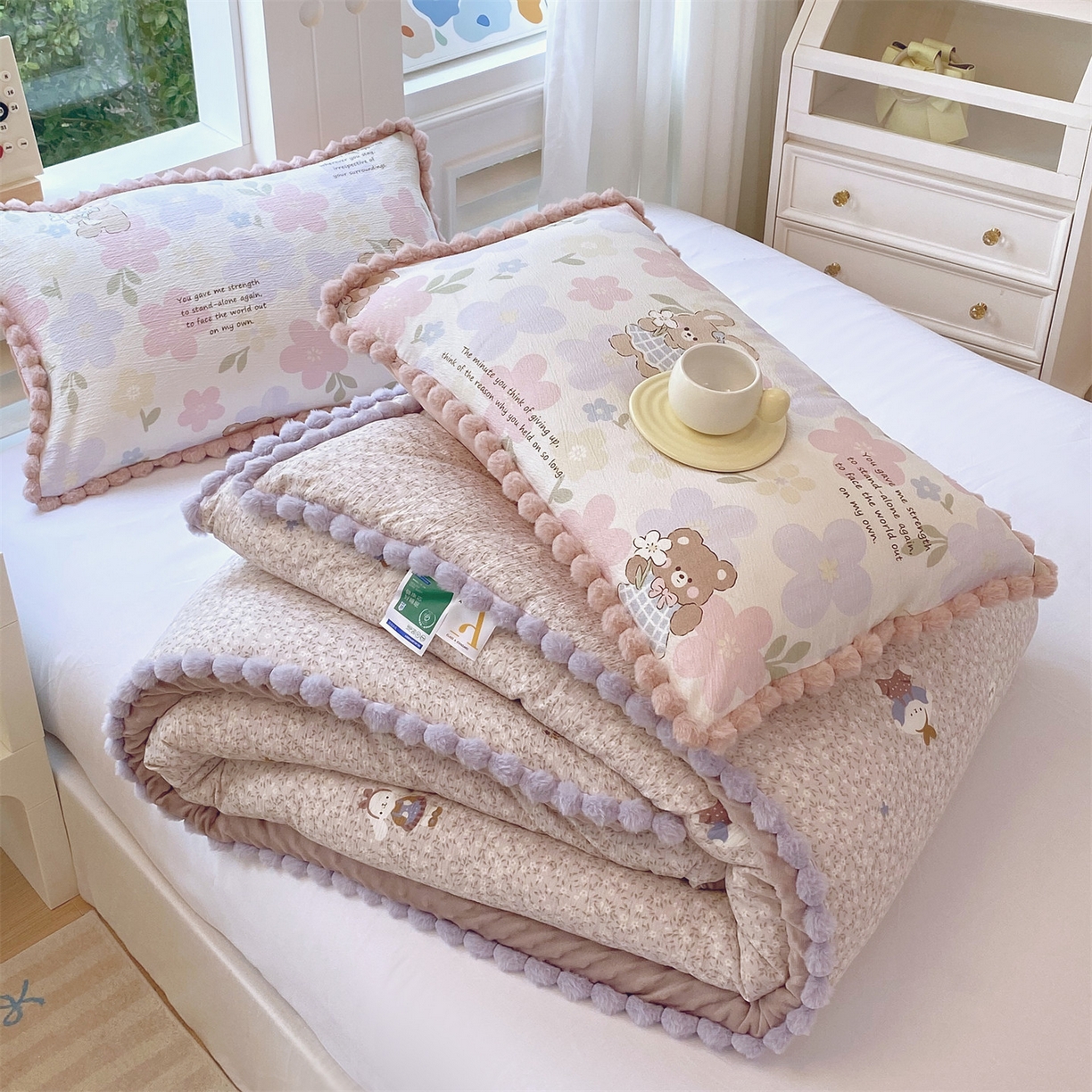 91家纺网 家纺一手货源 找家纺 宝士康家纺 2025新品毛球花边豆豆绒被子被芯冬被/春秋被/被芯/跨境外贸 花间采趣