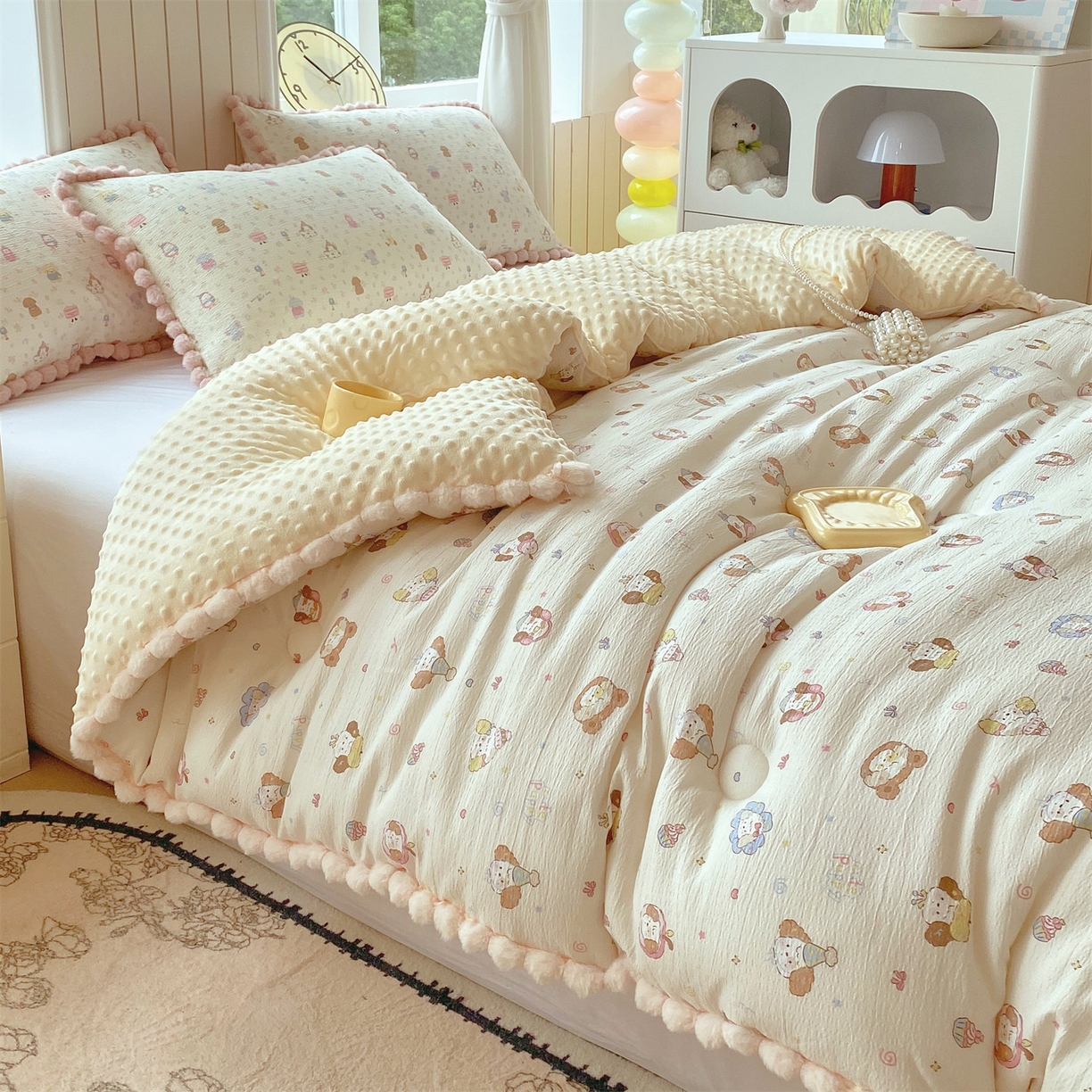 91家纺网 家纺一手货源 找家纺 宝士康家纺 2025新品毛球花边豆豆绒被子被芯冬被/春秋被/被芯/跨境外贸 松饼小狗