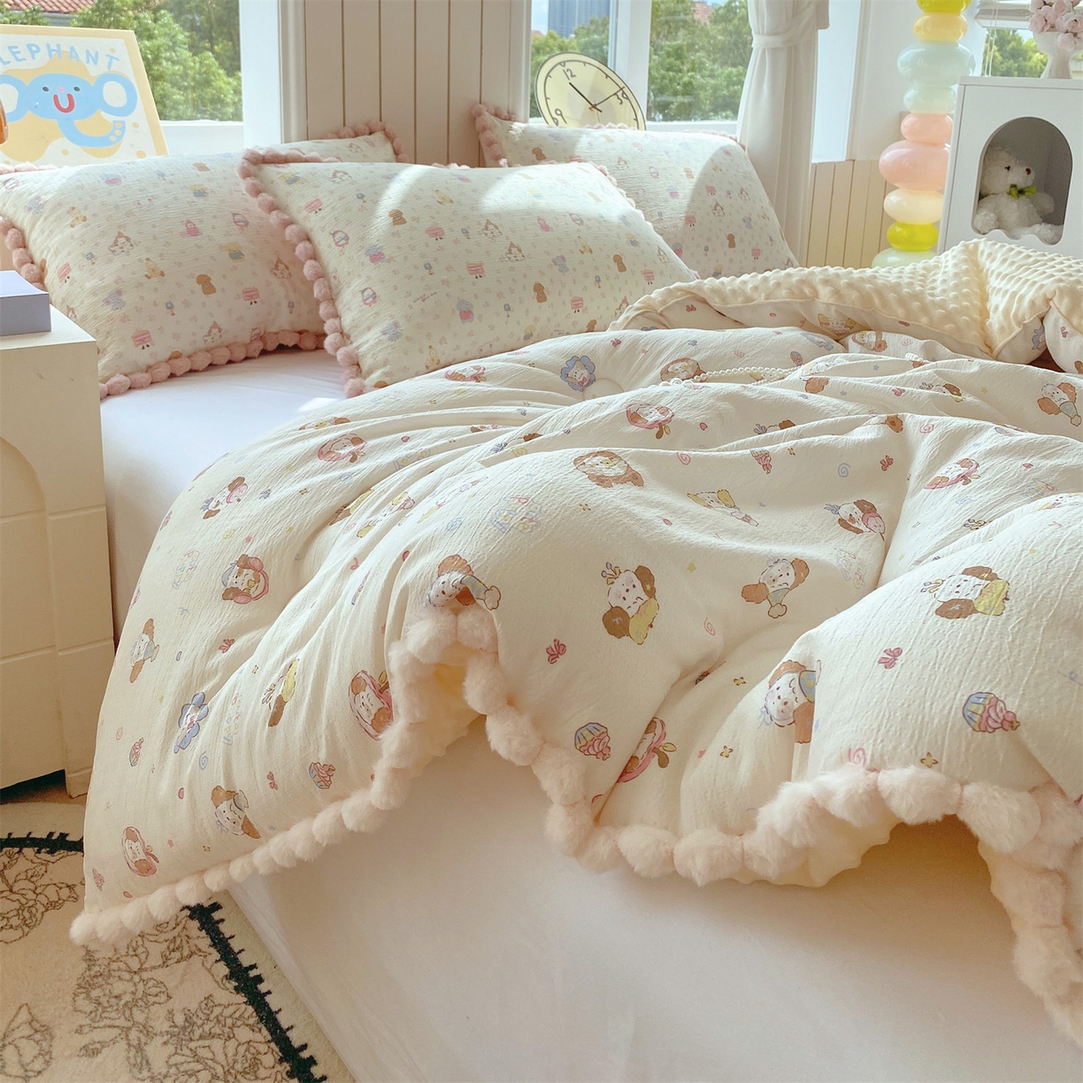 91家纺网 家纺一手货源 找家纺 宝士康家纺 2025新品毛球花边豆豆绒被子被芯冬被/春秋被/被芯/跨境外贸 松饼小狗