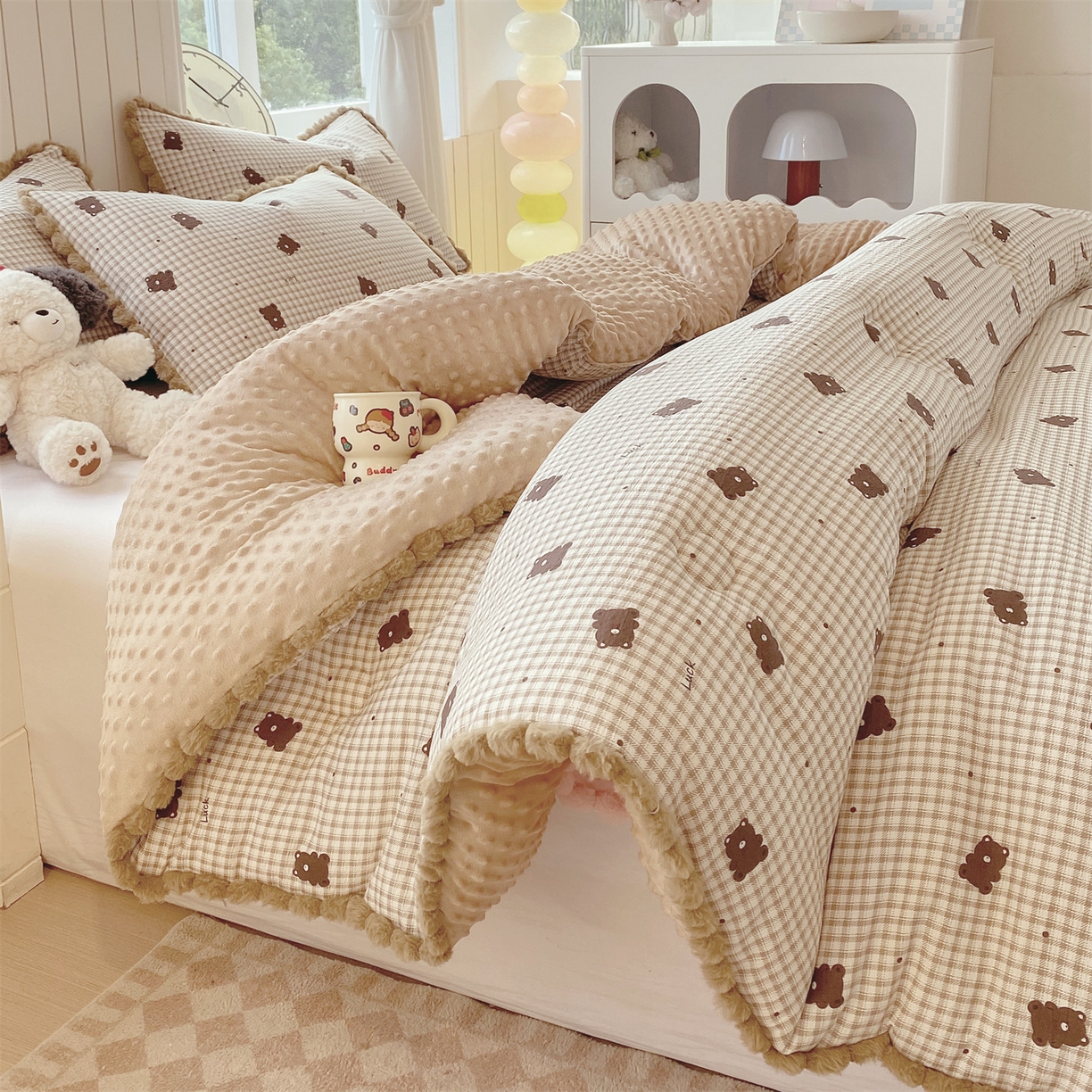 91家纺网 家纺一手货源 找家纺 宝士康家纺 2025新品毛球花边豆豆绒被子被芯冬被/春秋被/被芯/跨境外贸 乐趣