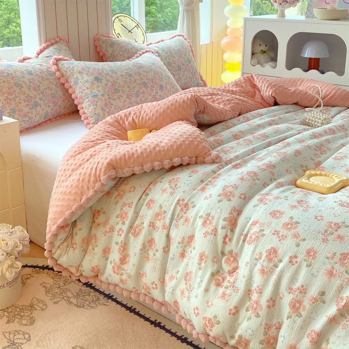 91家纺网 家纺一手货源 找家纺 宝士康家纺 2025新品毛球花边豆豆绒被子被芯冬被/春秋被/被芯/跨境外贸 沐春