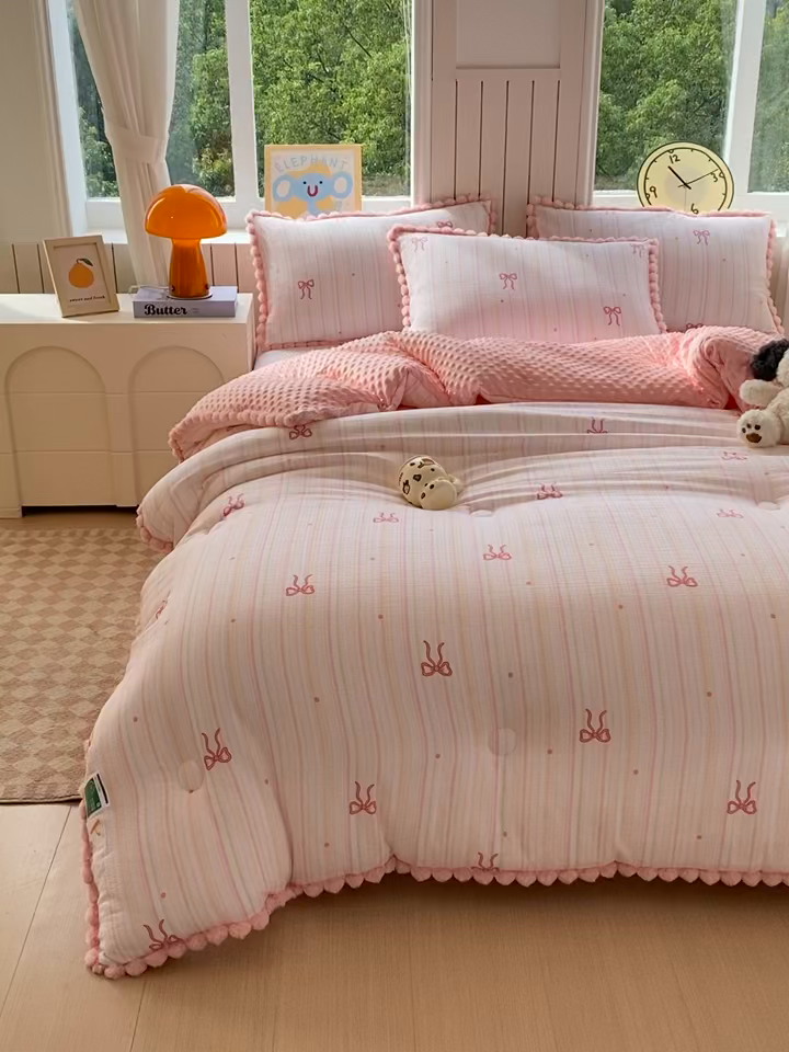 91家纺网 家纺一手货源 找家纺 宝士康家纺 2025新品毛球花边豆豆绒被子被芯冬被/春秋被/被芯/跨境外贸 千夏