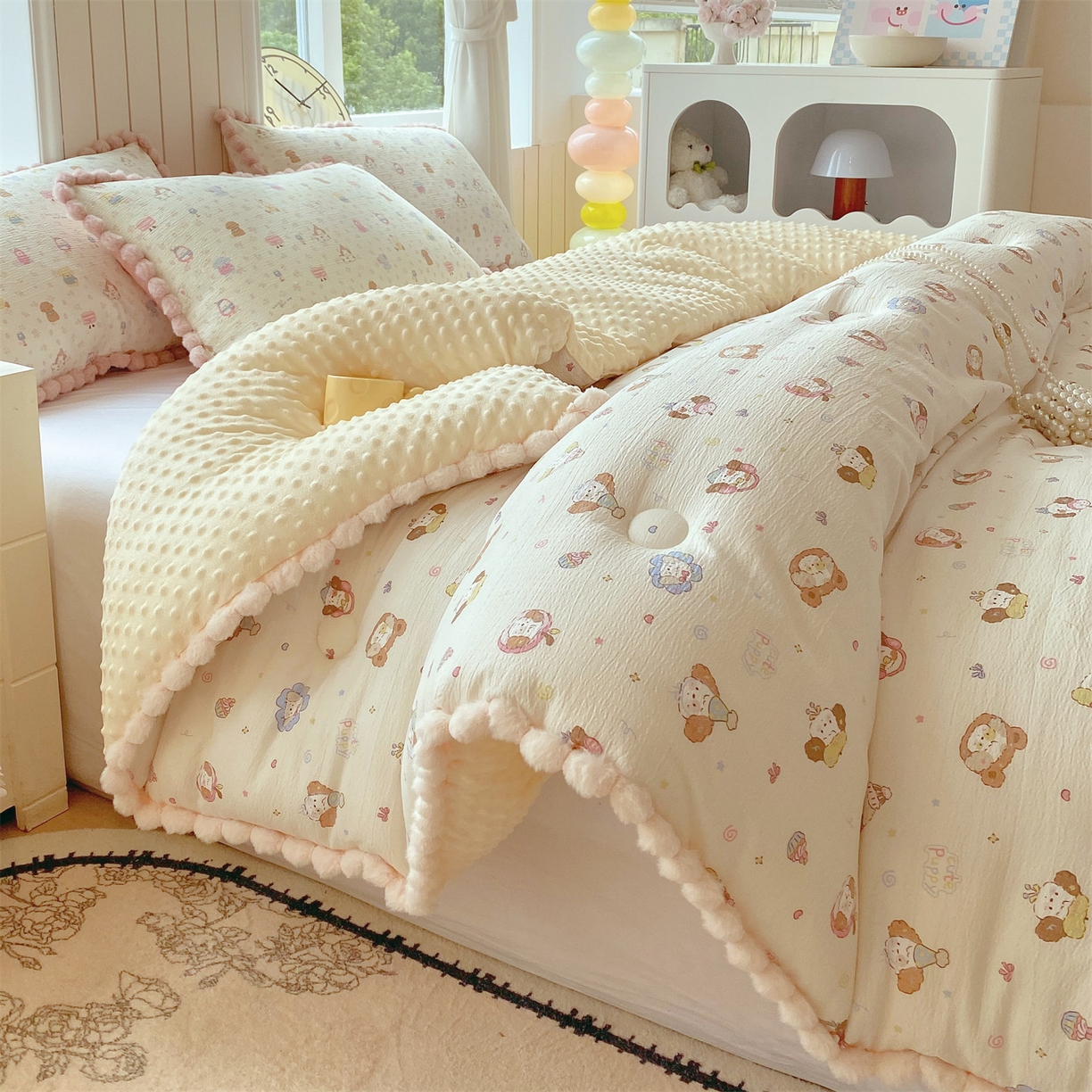 91家纺网 家纺一手货源 找家纺 宝士康家纺 2025新品毛球花边豆豆绒被子被芯冬被/春秋被/被芯/跨境外贸 松饼小狗