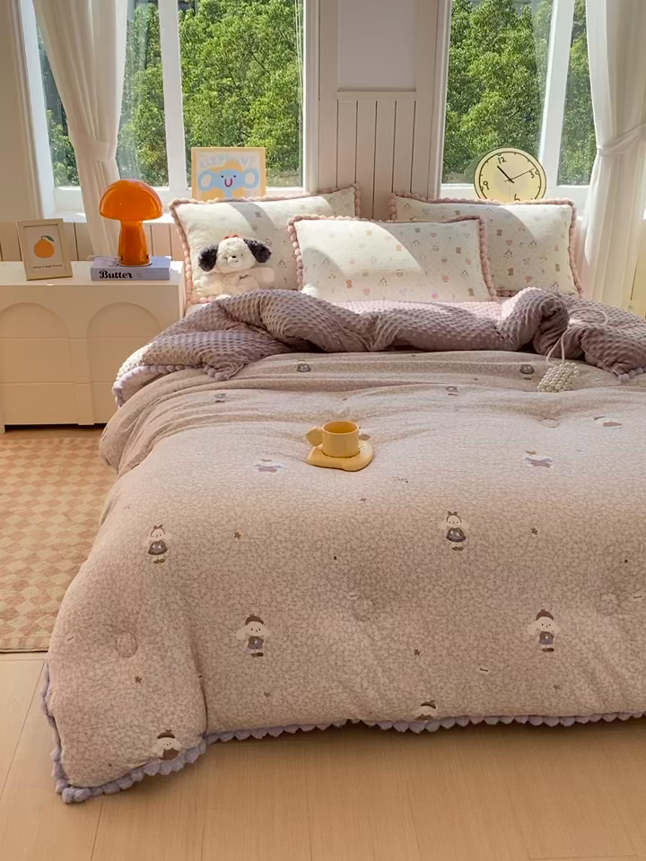 91家纺网 家纺一手货源 找家纺 宝士康家纺 2025新品毛球花边豆豆绒被子被芯冬被/春秋被/被芯/跨境外贸 花间采趣