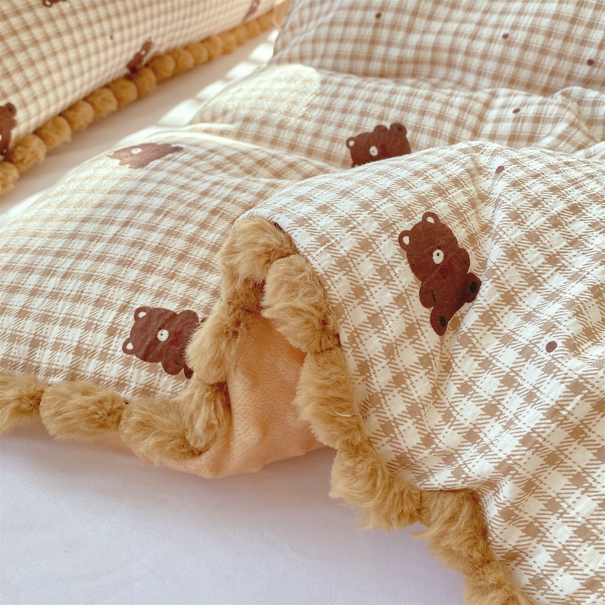 91家纺网 家纺一手货源 找家纺 宝士康家纺 2025新品毛球花边豆豆绒被子被芯冬被/春秋被/被芯/跨境外贸 乐趣