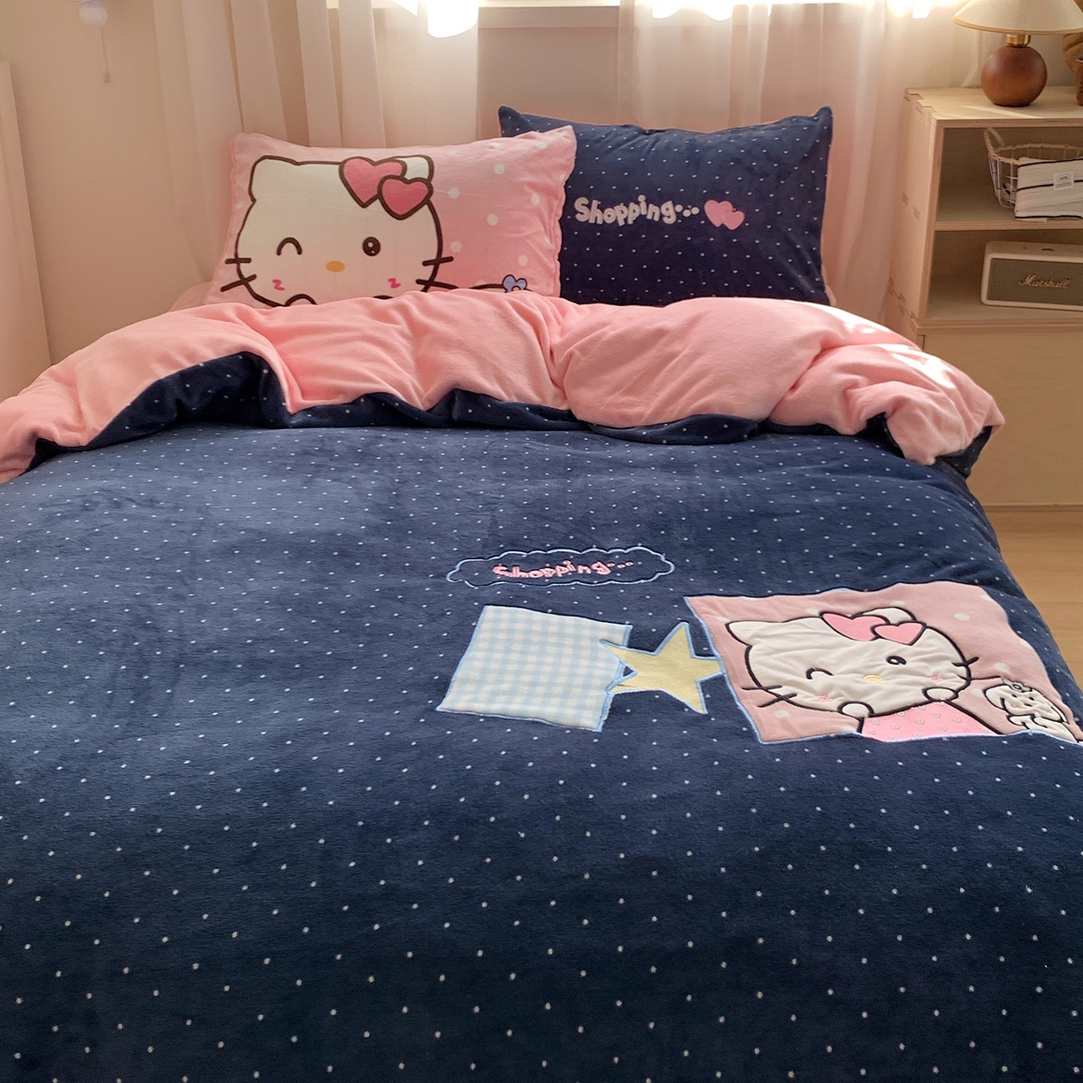 91家纺网 家纺一手货源 找家纺 桃喜 2025新款亲肤卡通系列四件套 拼接甜心猫