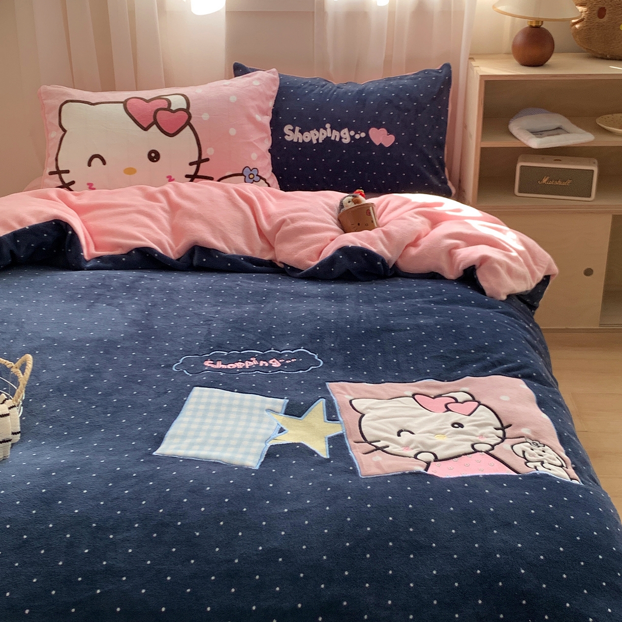 91家纺网 家纺一手货源 找家纺 桃喜 2025新款亲肤卡通系列四件套 拼接甜心猫