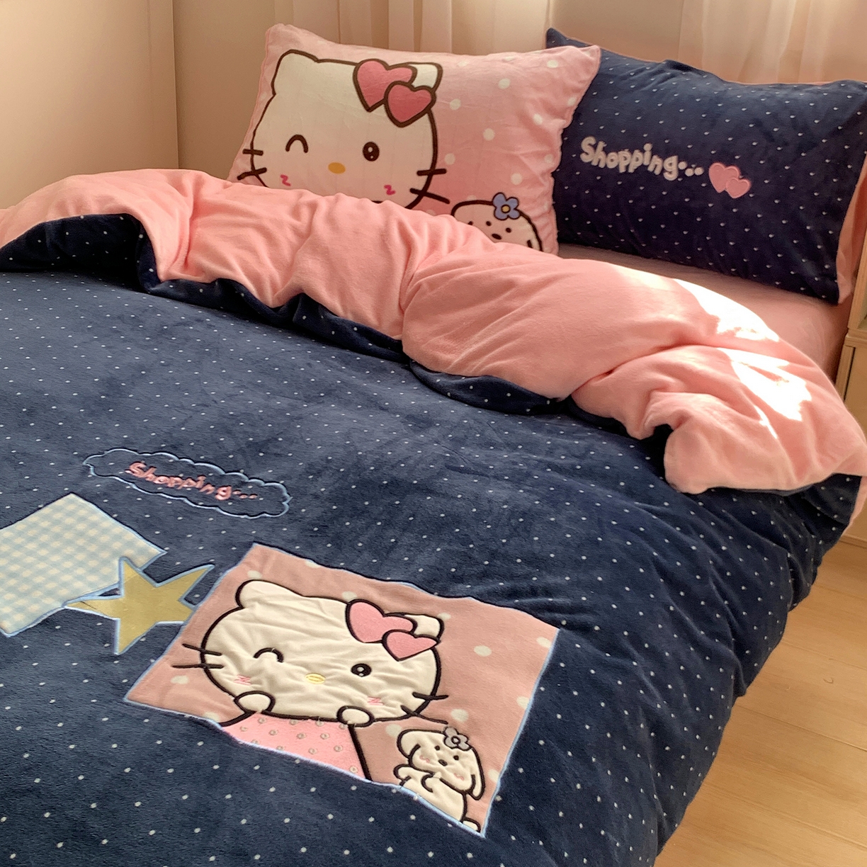 91家纺网 家纺一手货源 找家纺 桃喜 2025新款亲肤卡通系列四件套 拼接甜心猫