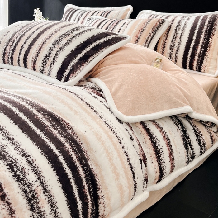 91家纺网 家纺一手货源 找家纺 诺梵2025新款牛8斤奶绒印花包边四件套简尚-粉