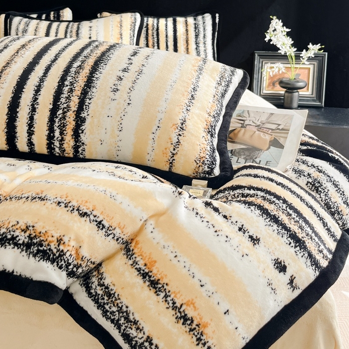 91家纺网 家纺一手货源 找家纺 诺梵2025新款牛8斤奶绒印花包边四件套简尚-黄