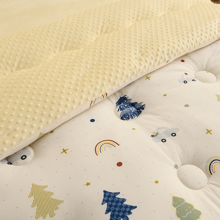 91家纺网 家纺一手货源 找家纺 圣靓家纺 2025新款针织豆豆冬被 被子被芯 彩虹森林