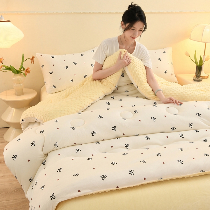 91家纺网 家纺一手货源 找家纺 圣靓家纺 2025新款针织豆豆冬被 被子被芯 偏爱