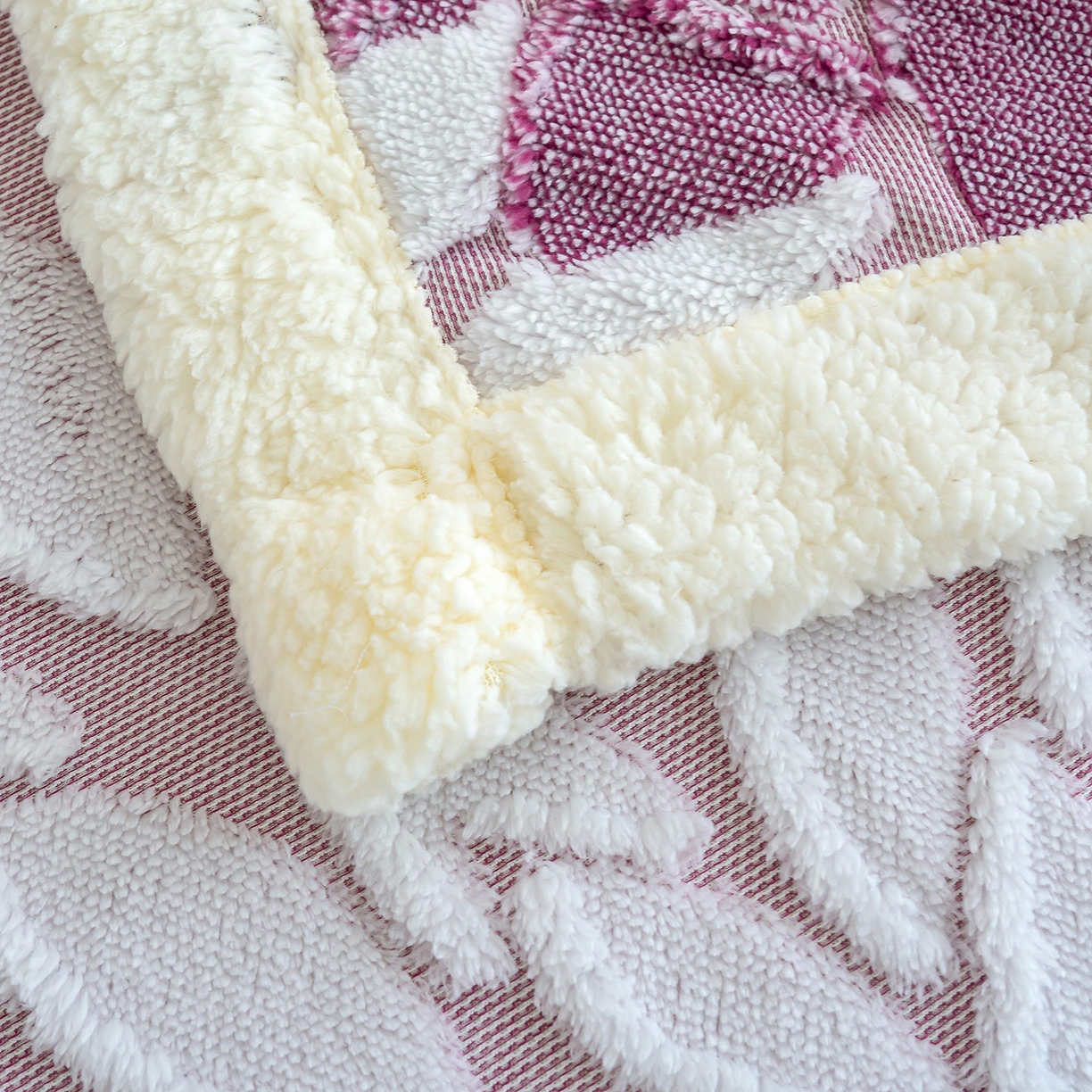 91家纺网 家纺一手货源 找家纺 枋梢家纺 2025新款万花筒阳离子提花镂空塔芙绒羊羔绒保暖午睡双层毛毯办公室盖毯 万花筒-玫红