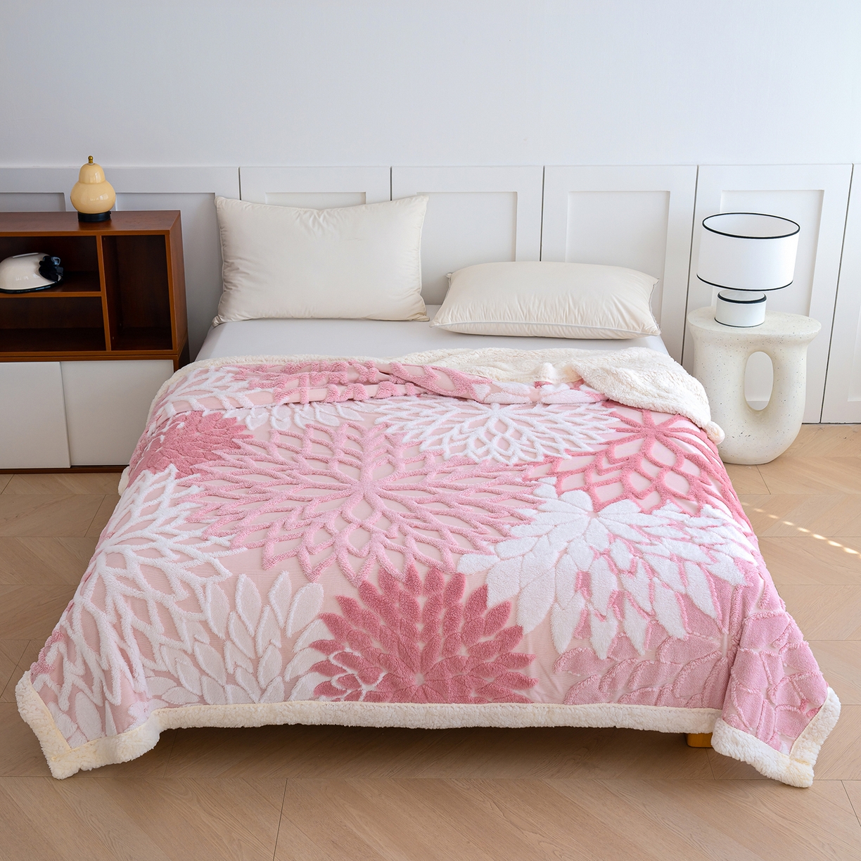 91家纺网 家纺一手货源 找家纺 枋梢家纺 2025新款万花筒阳离子提花镂空塔芙绒羊羔绒保暖午睡双层毛毯办公室盖毯 万花筒-柔粉